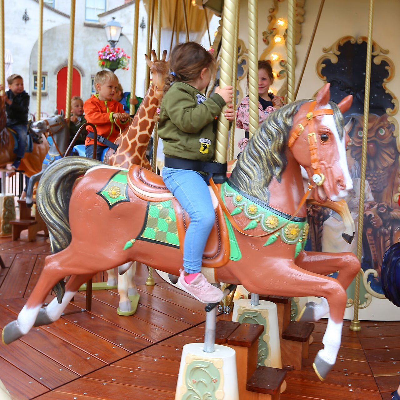 Eén van de paarden in de carrousel