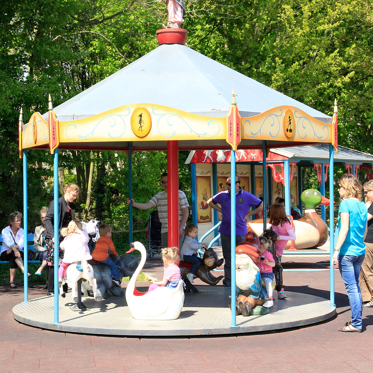 Een draaimolen op spierkracht