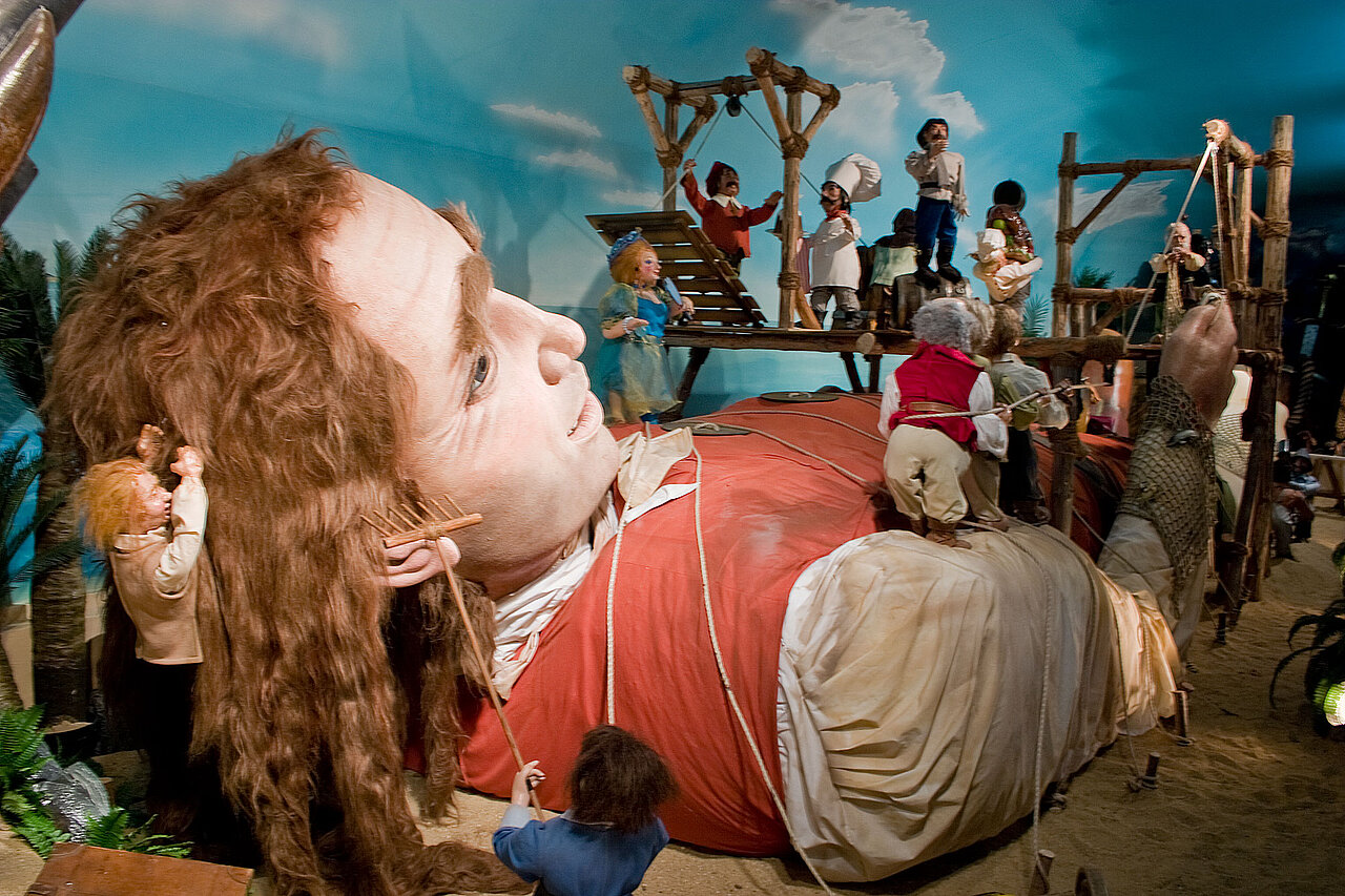 Scheepsarts Gulliver is vastgebonden